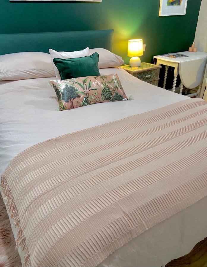 Stunning Annexe 1 Luxury Bedroom, Eating Area & Bathroom Only! トルーロー エクステリア 写真